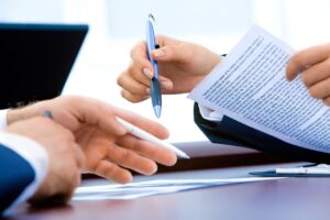 Labour Law No. 14 of 2004 document in English and Arabic