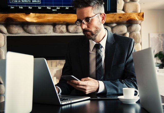 Comprehending Employment Regulations: An Extensive Manual for Employers in the UAE